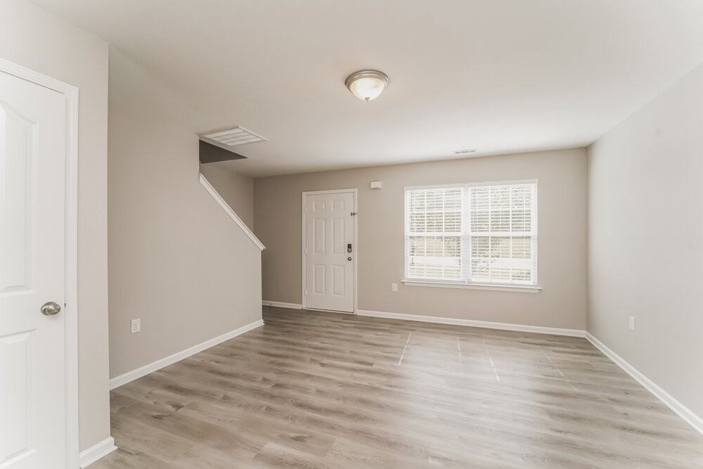 6221 Summerour Pl - Photo 6 of 17