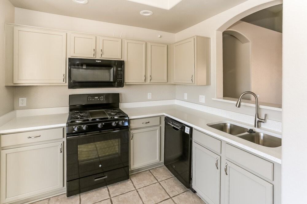 16104 W Jefferson St - Photo 5 of 16
