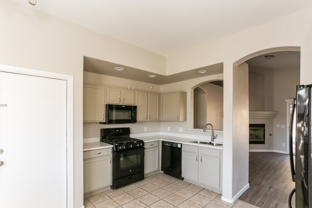 16104 W Jefferson St - Photo 7 of 16