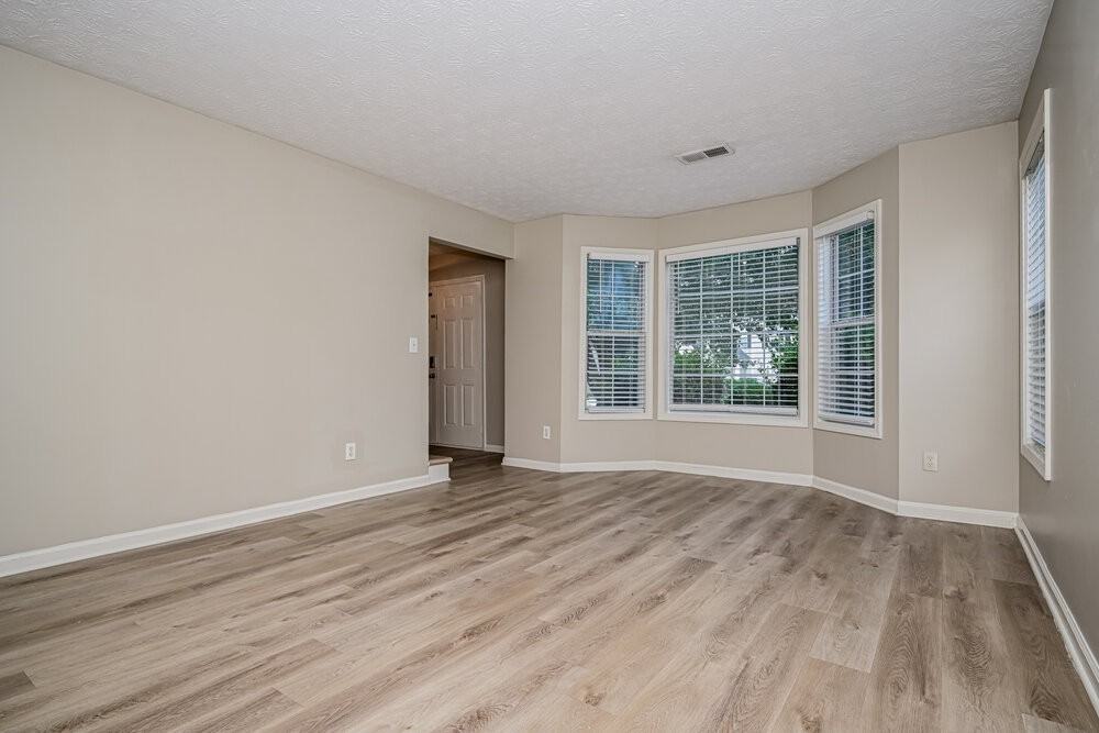 2088 Strang Blvd - Photo 5 of 17