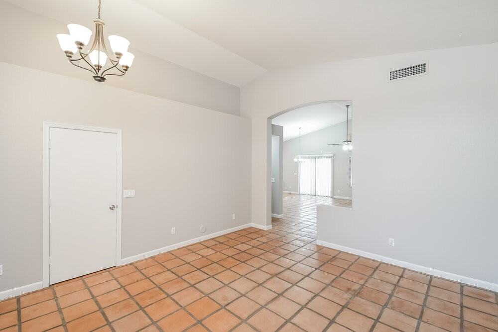 6102 S Ashley Dr - Photo 3 of 16