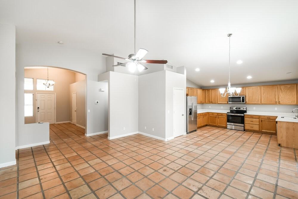 6102 S Ashley Dr - Photo 5 of 16
