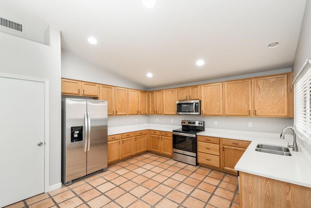 6102 S Ashley Dr - Photo 6 of 16