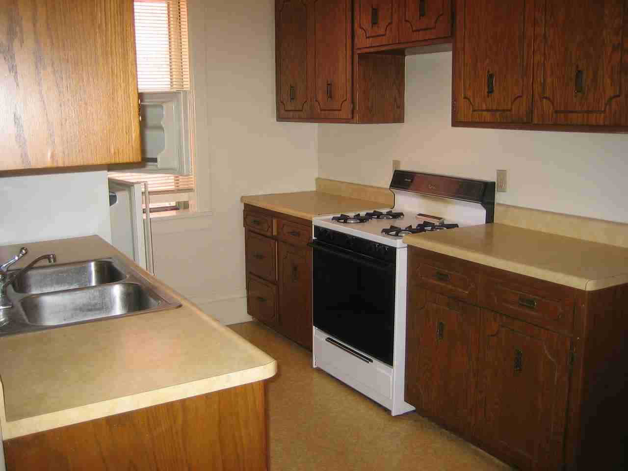 93 North Milton Street - Photo 5 of 12