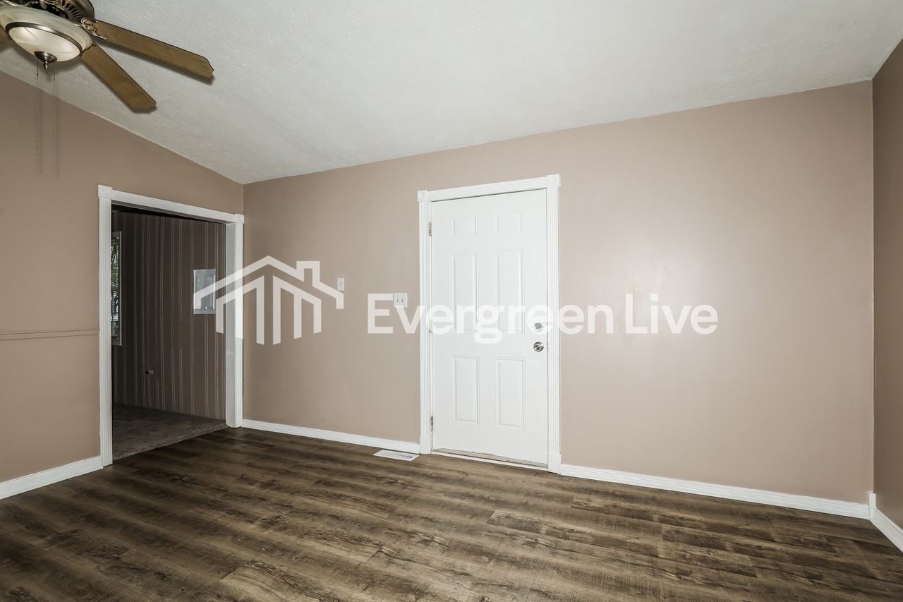 6101 Old Mill Dr - Photo 3 of 15