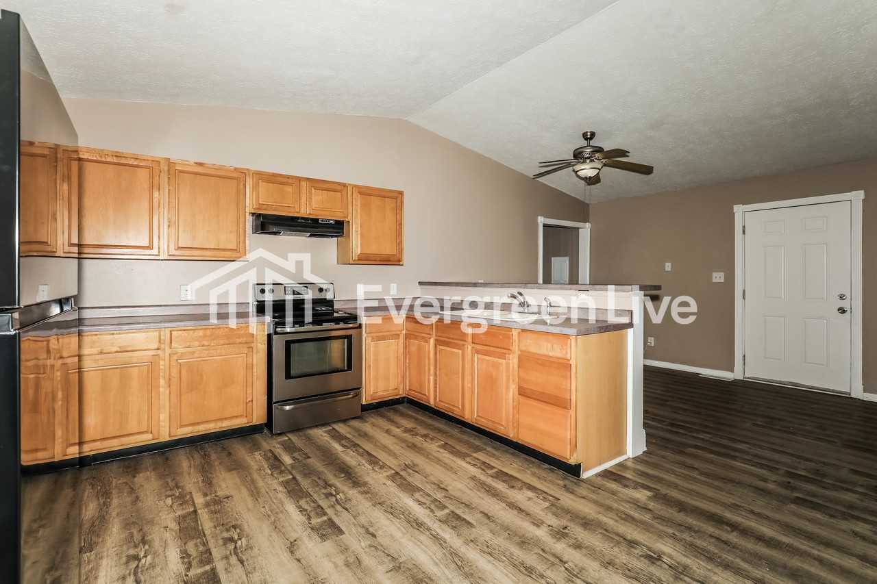 6101 Old Mill Dr - Photo 6 of 15