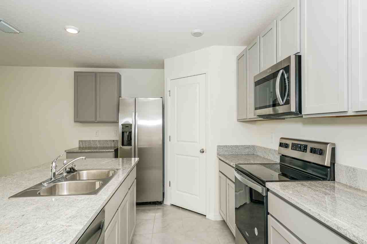 796 SE 66th Ter - Photo 3 of 14