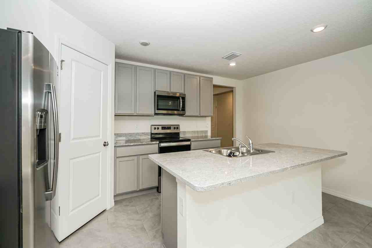 796 SE 66th Ter - Photo 5 of 14
