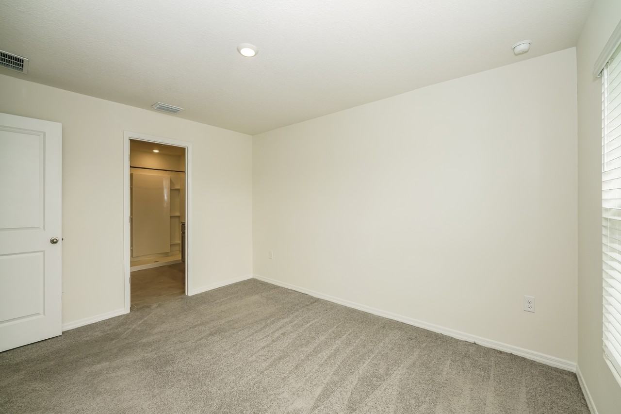 796 SE 66th Ter - Photo 7 of 14