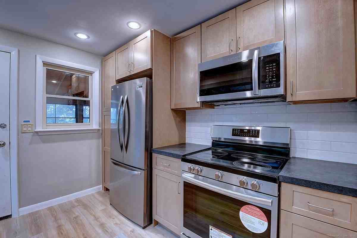 96 Indian Spring Rd - Photo 4 of 39