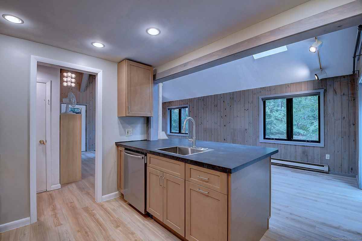 96 Indian Spring Rd - Photo 7 of 39