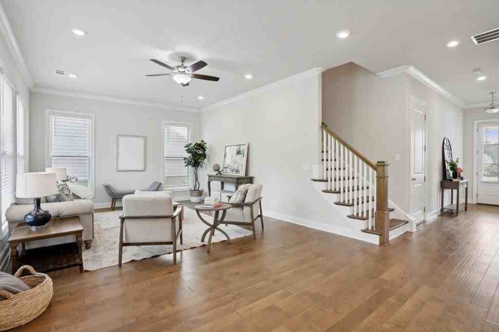 1445 Calvert Ln - Photo 5 of 29