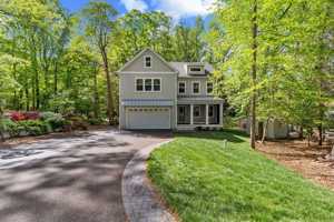 featured image of 916 Waterview Dr