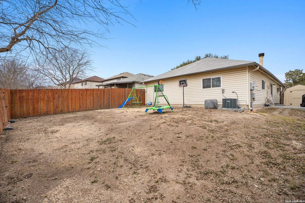 10124 Sunset Pl - Photo 3 of 7