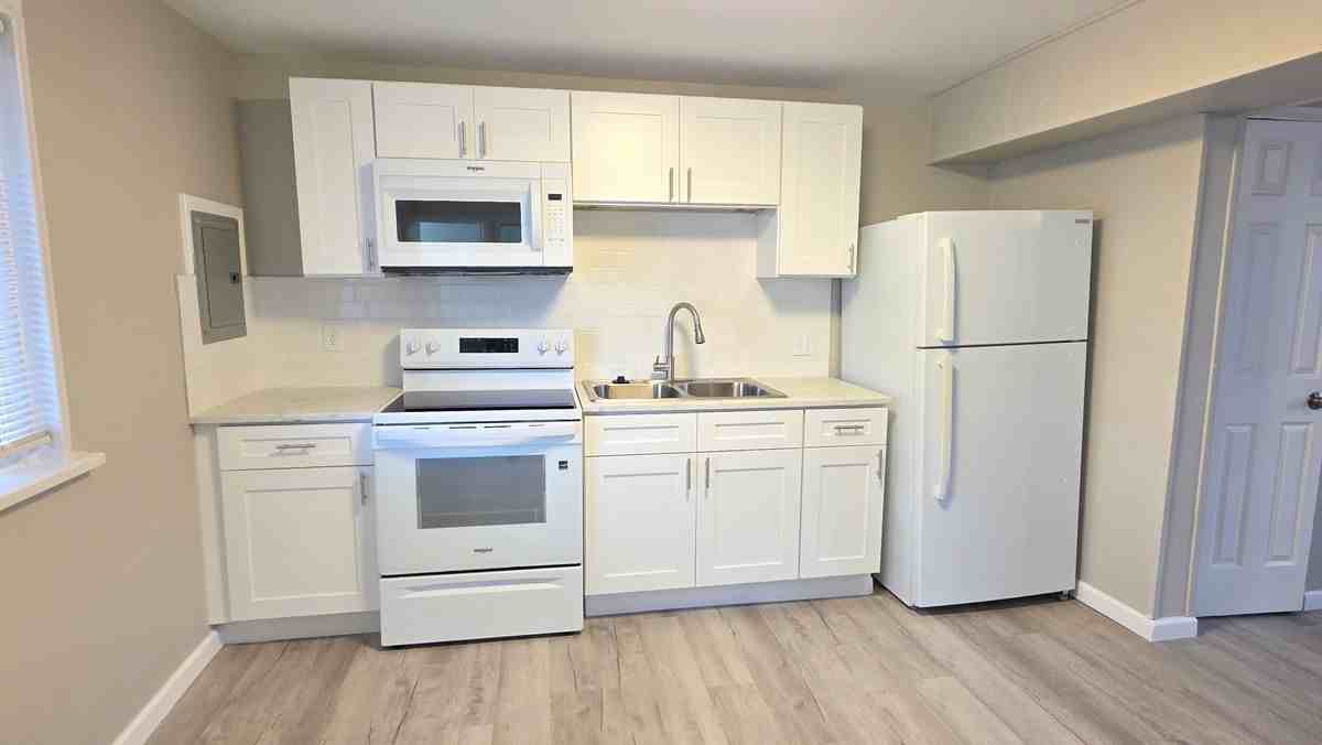 33507 Berville Ct - Photo 2 of 15