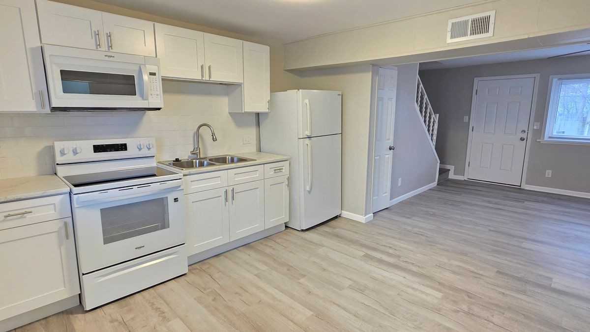 33507 Berville Ct - Photo 3 of 15