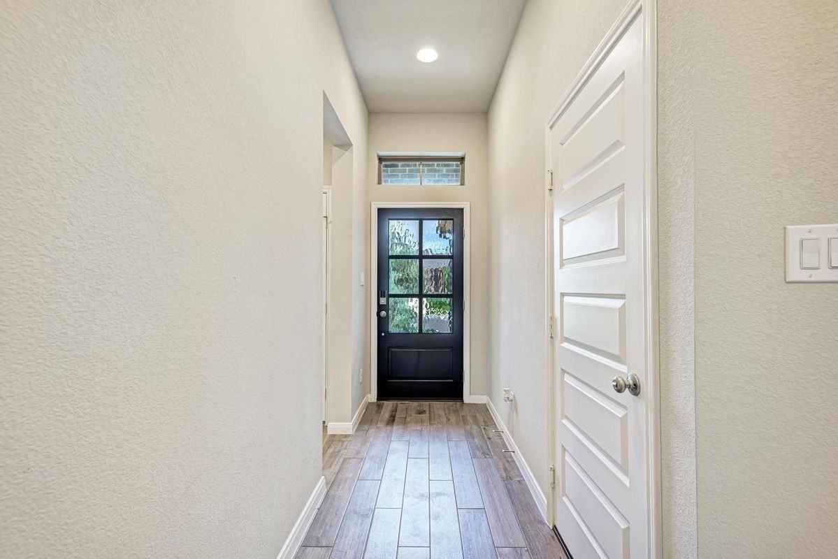 144 Danielson St - Photo 4 of 44