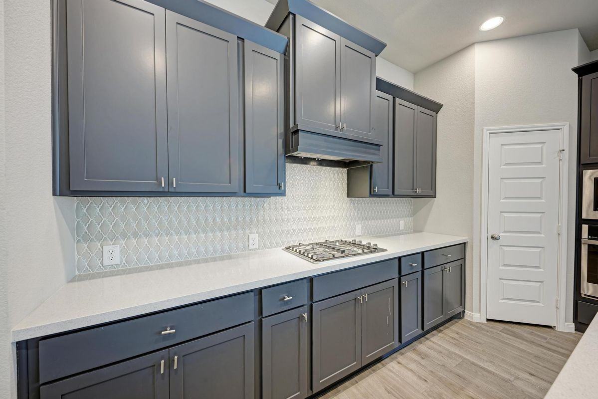 144 Danielson St - Photo 7 of 44