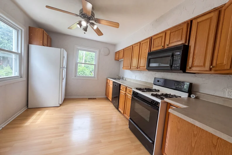 1 Winsted Pl - Photo 7 of 16