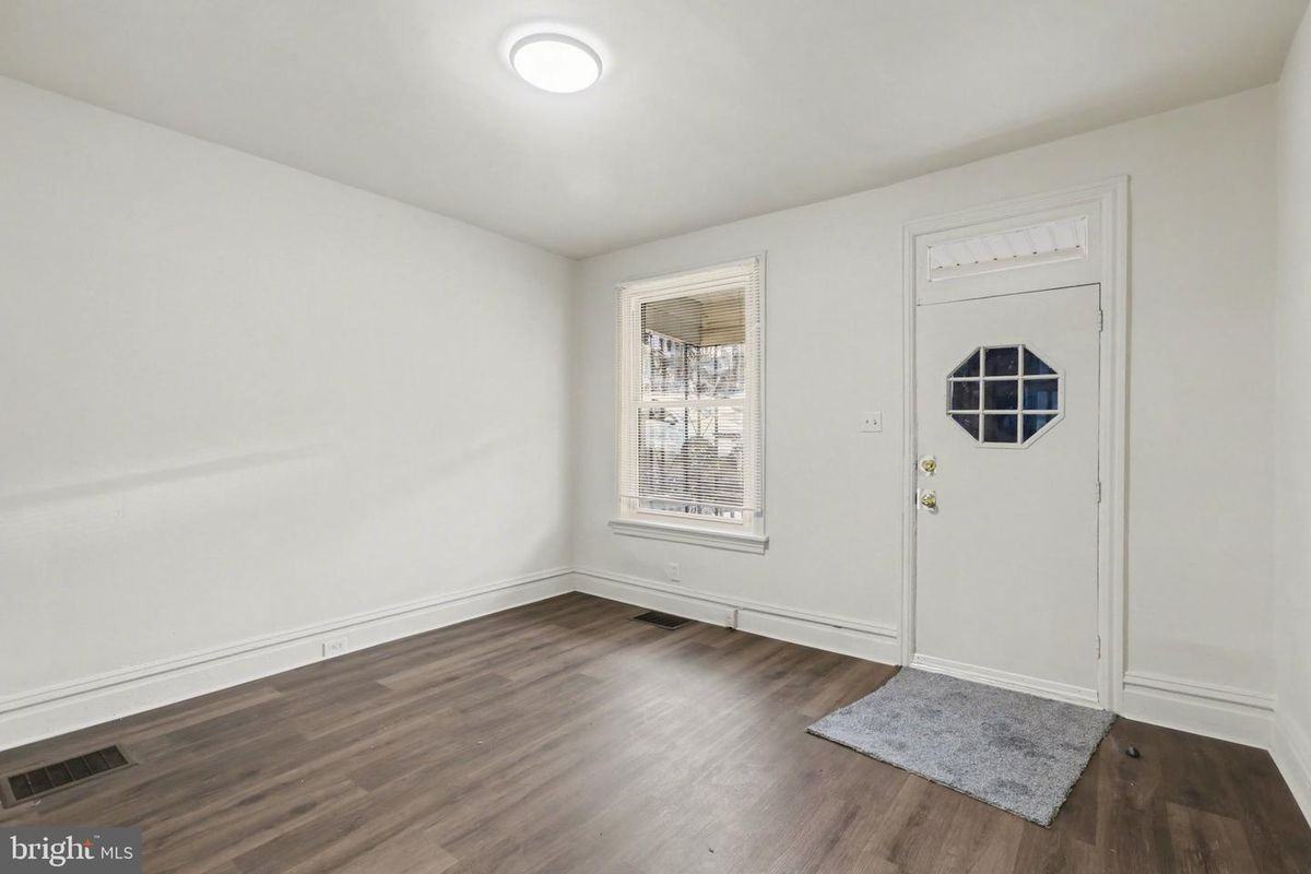 335 Poplar St - Photo 2 of 18