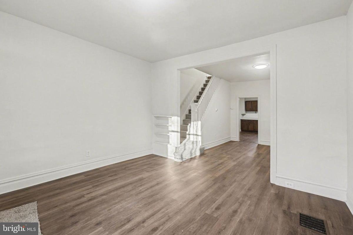 335 Poplar St - Photo 3 of 18