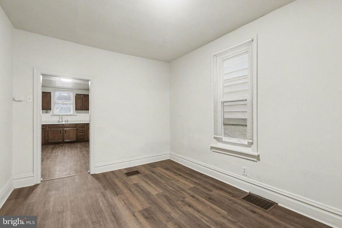335 Poplar St - Photo 4 of 18