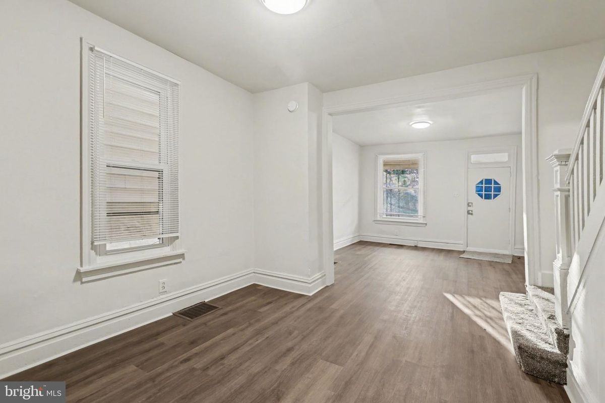 335 Poplar St - Photo 5 of 18