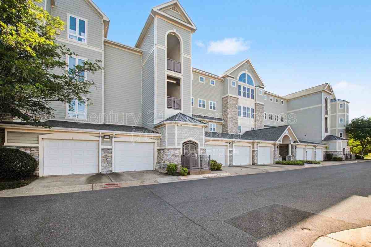 1641 Ladue Ct #102