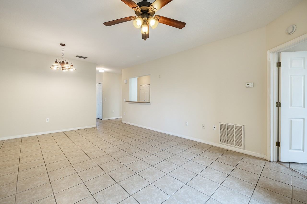 9506 Amberdale Ct #202 - Photo 4 of 33