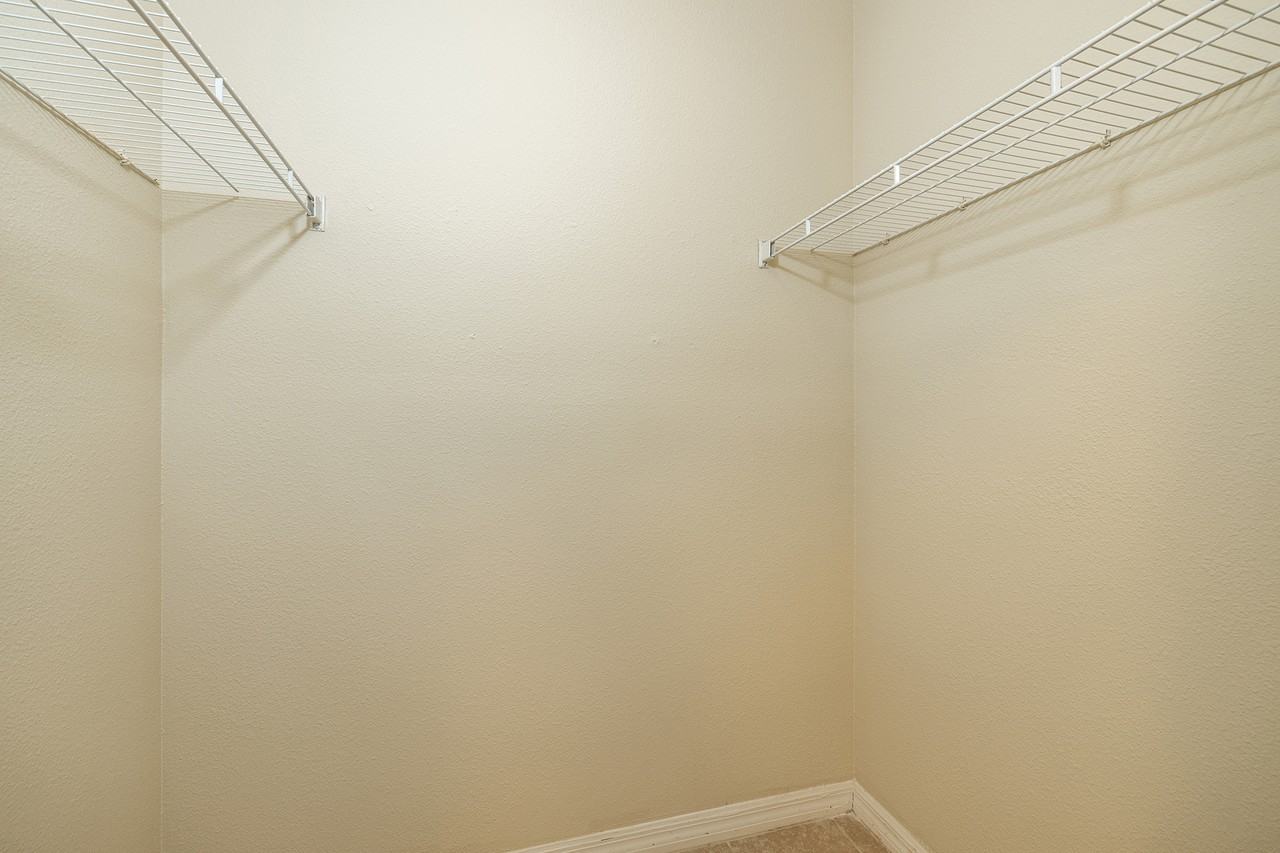 9506 Amberdale Ct #202 - Photo 6 of 33
