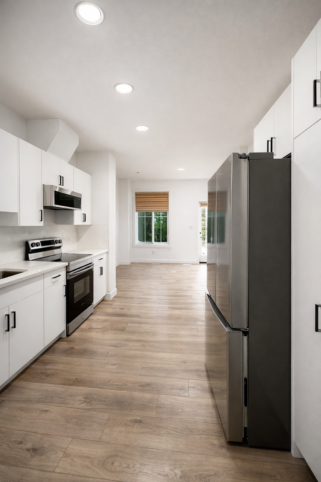 Modern 3 Bed, 2.5 Bath Townhouse with Single Garage in Keswick - Photo 2 of 13