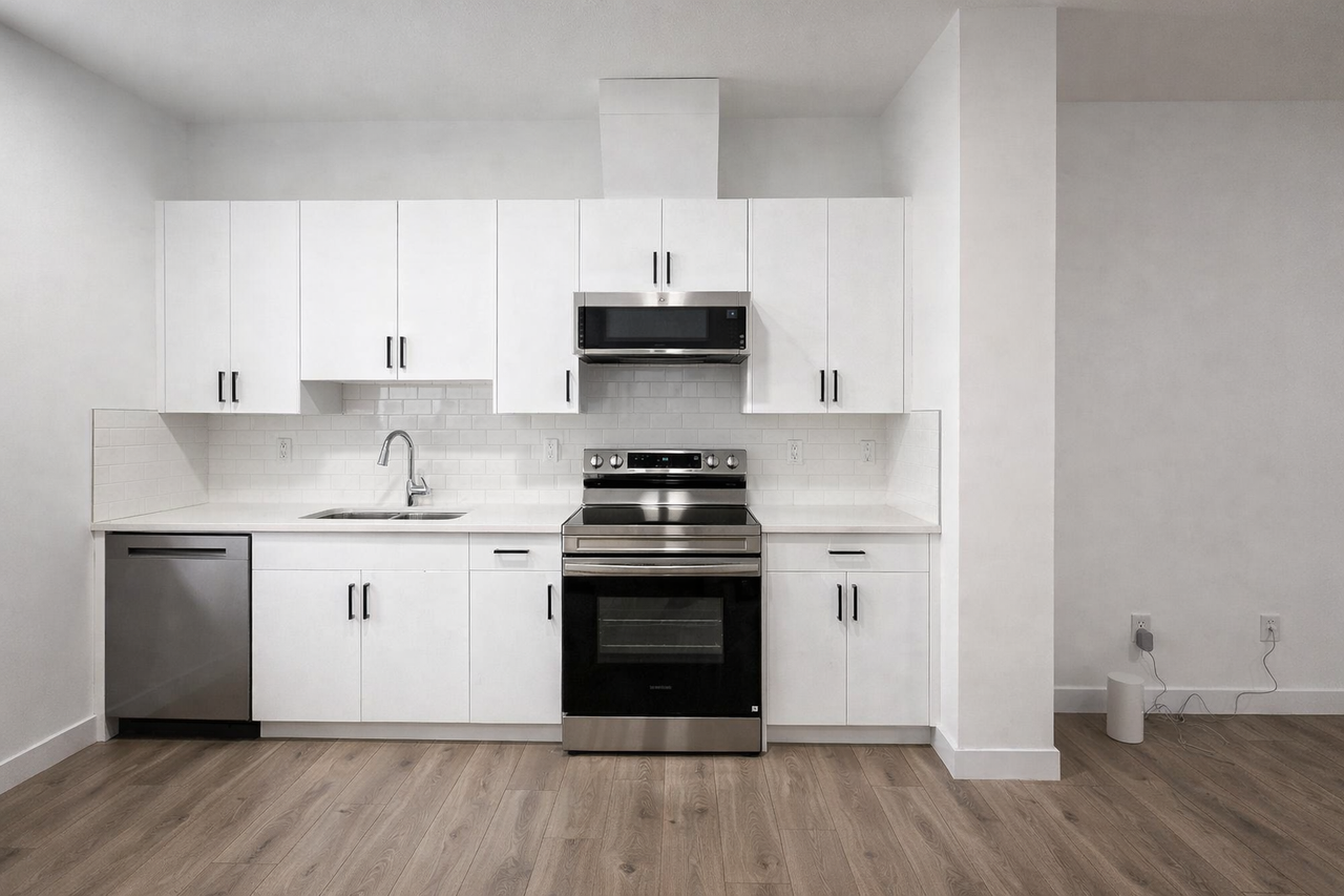 Modern 3 Bed, 2.5 Bath Townhouse with Single Garage in Keswick - Photo 4 of 13
