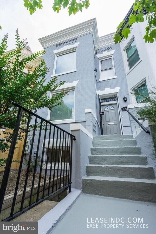2025 Flagler Pl Nw - Photo 2 of 26