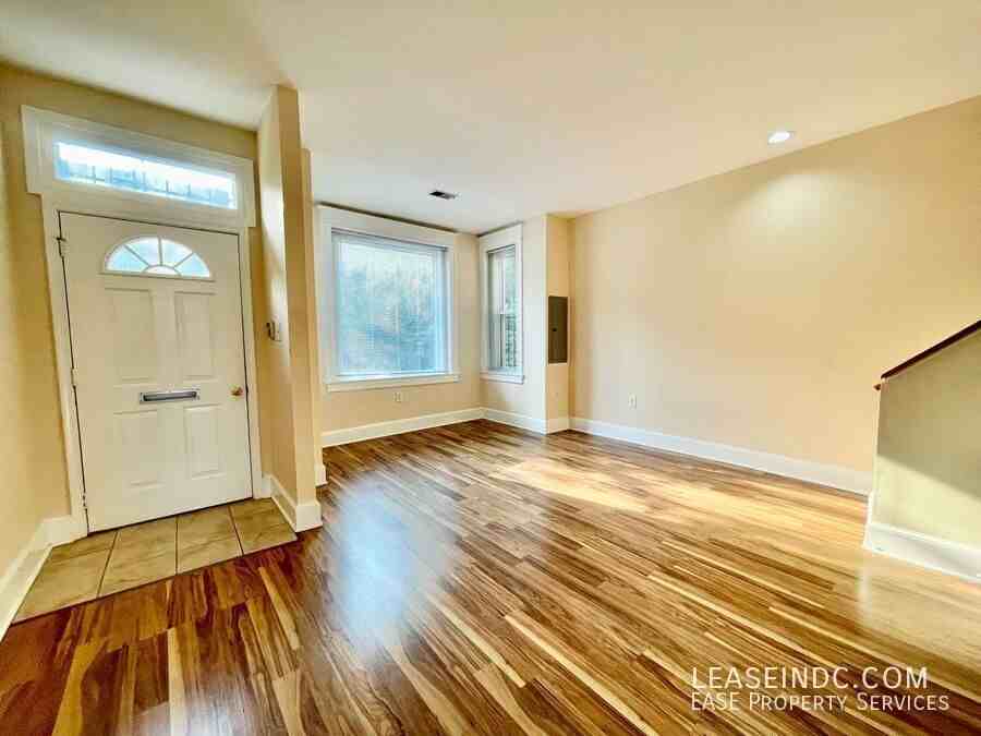 2025 Flagler Pl Nw - Photo 6 of 26