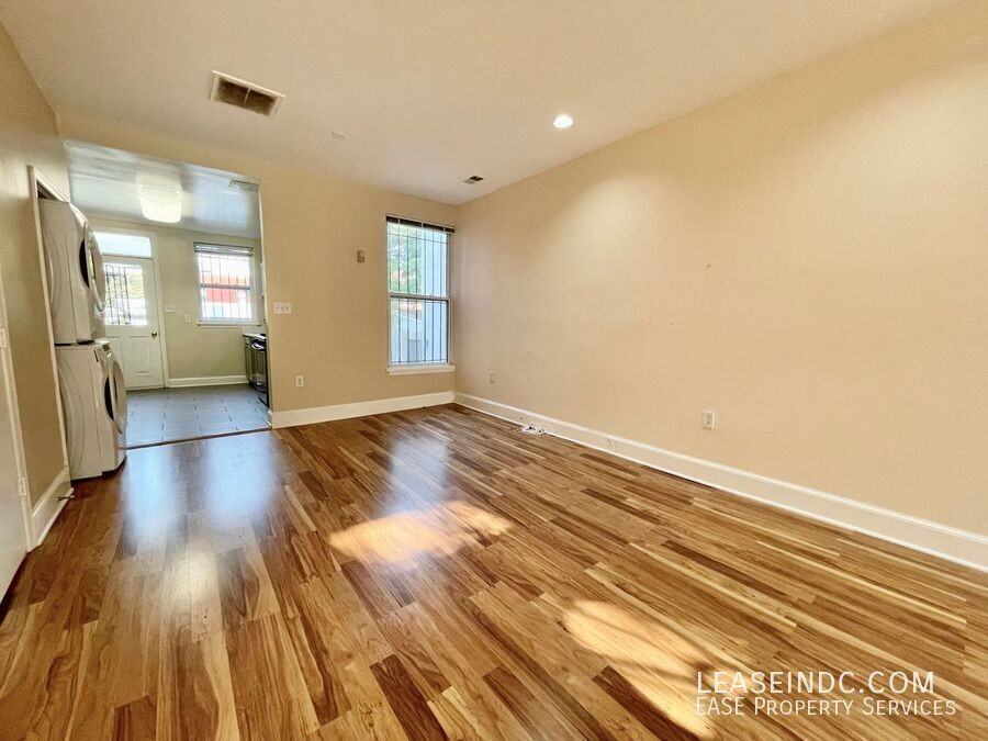 2025 Flagler Pl Nw - Photo 7 of 26