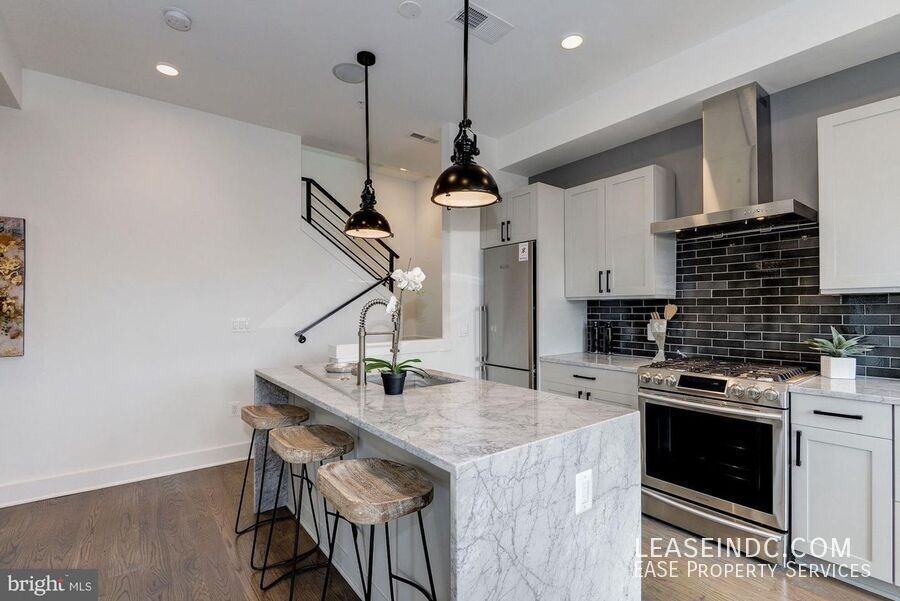 2216 11th St Nw #4 - Photo 4 of 27