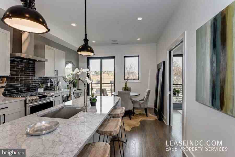 2216 11th St Nw #4 - Photo 5 of 27
