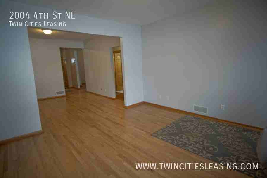 2004 4th St Ne - Photo 5 of 32
