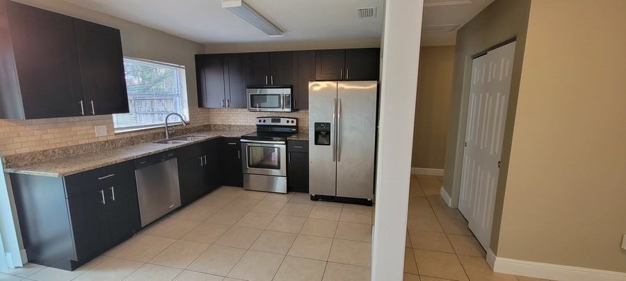 6430 Polk St - Photo 4 of 17
