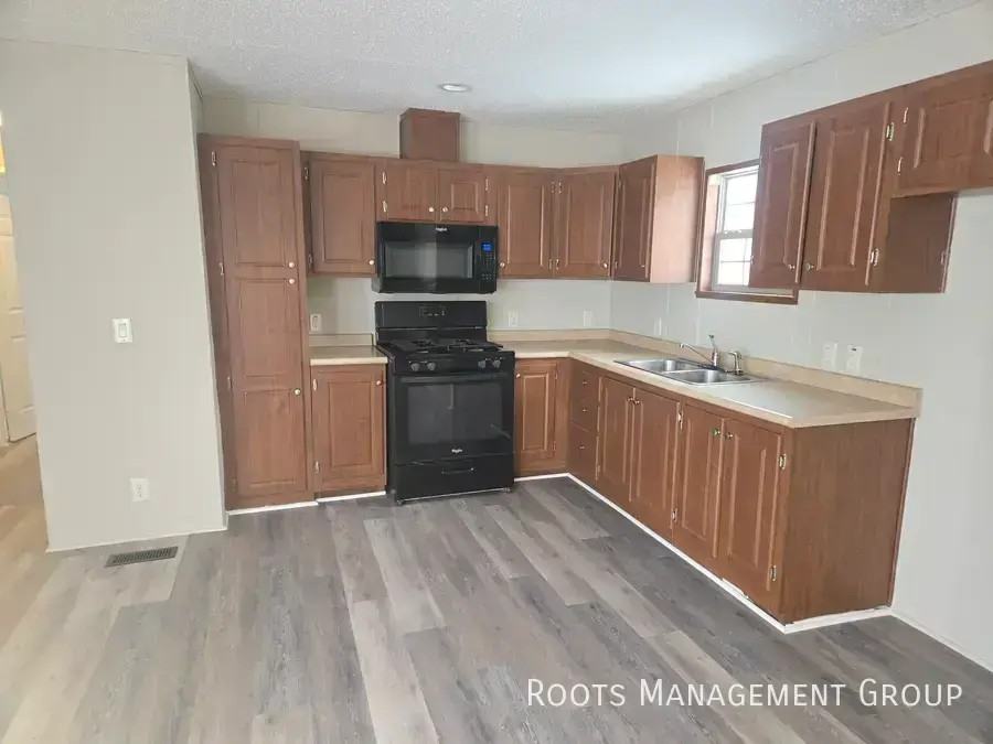 2569 Apollo Dr - Photo 6 of 19
