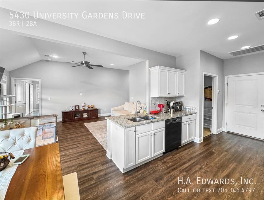 5430 University Gardens Dr - Photo 2 of 21