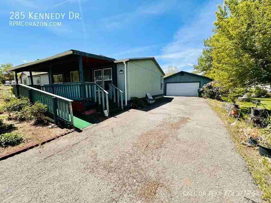 285 Kennedy Dr - Photo 2 of 16