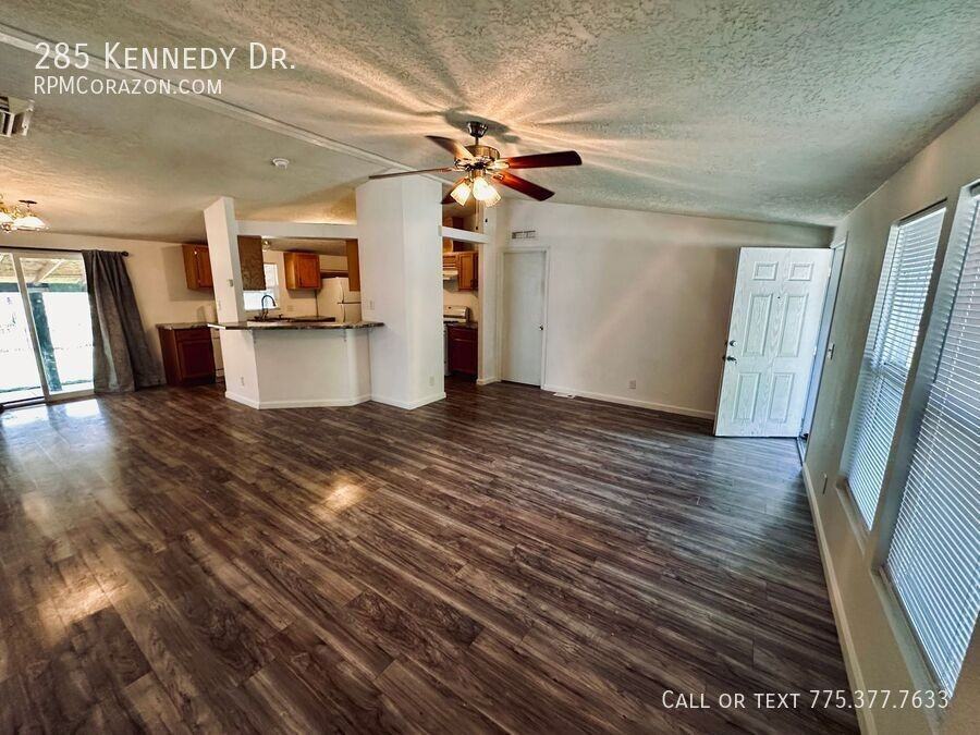 285 Kennedy Dr - Photo 4 of 16