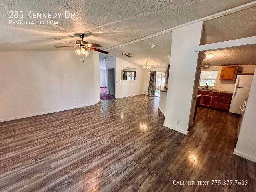 285 Kennedy Dr - Photo 5 of 16