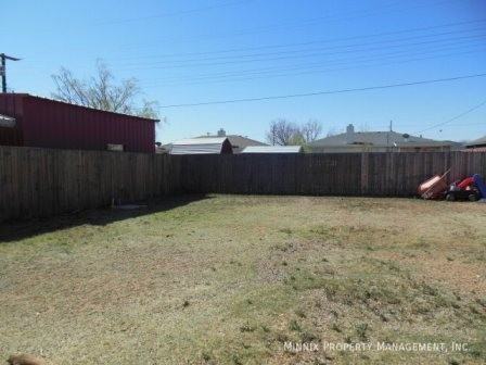 6305 32nd St - Photo 5 of 10