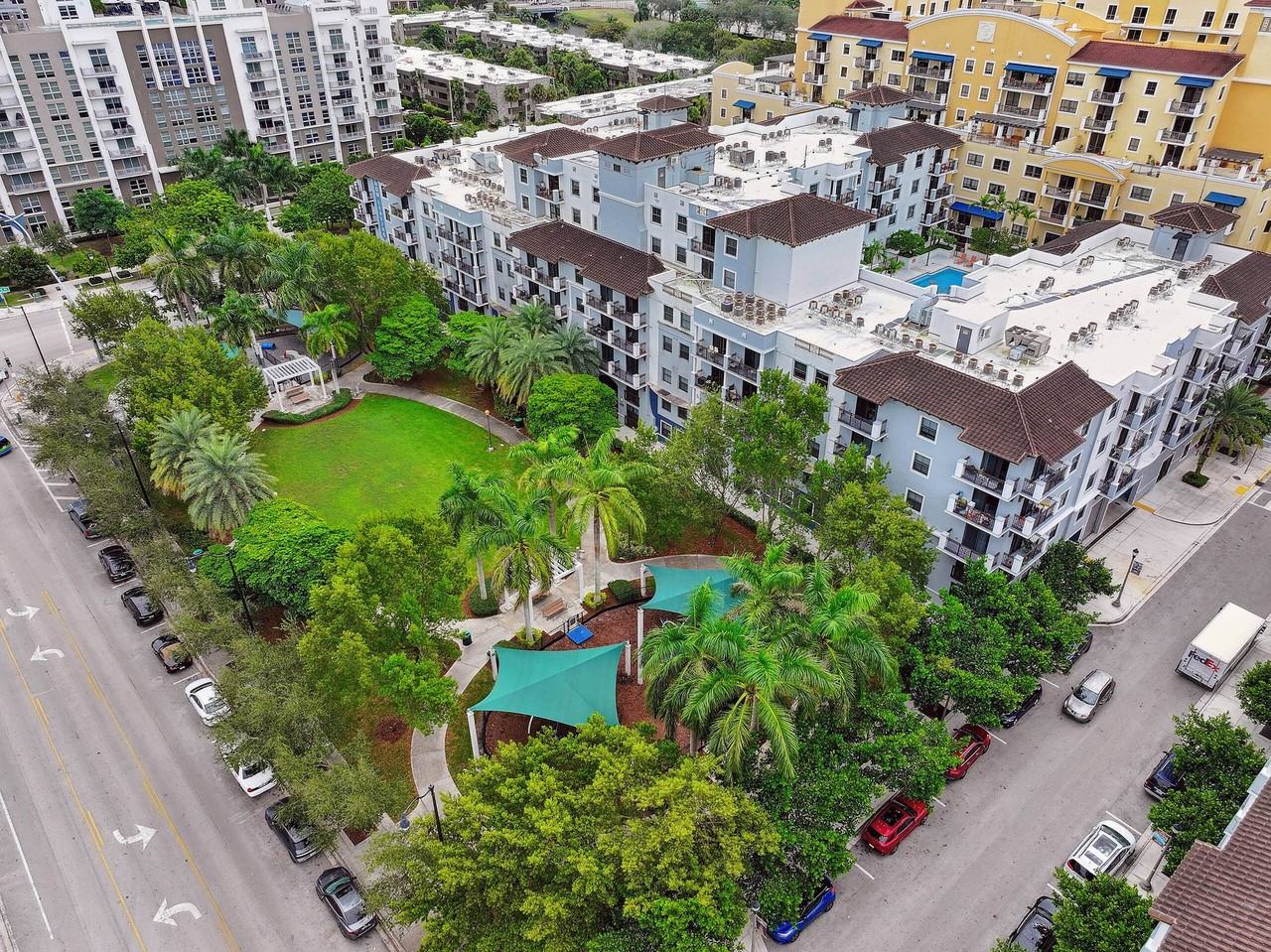 AMLI Dadeland - Photo 2 of 50