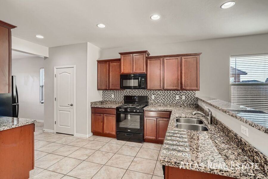 8253 W Razorbill Dr - Photo 3 of 16