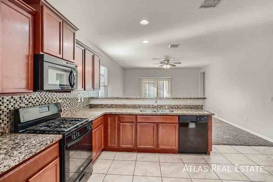 8253 W Razorbill Dr - Photo 4 of 16