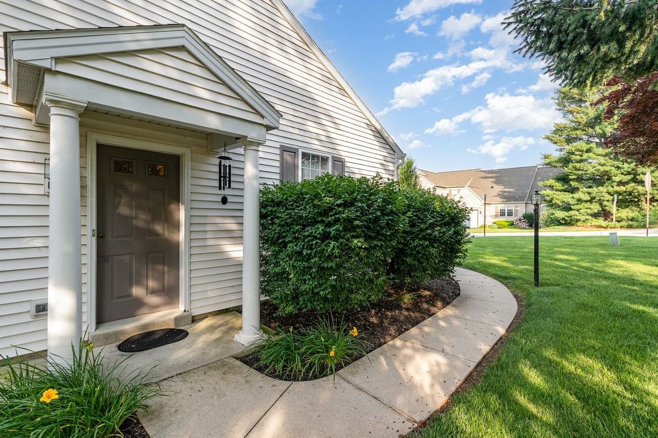 660 Springhouse Ln - Photo 4 of 26