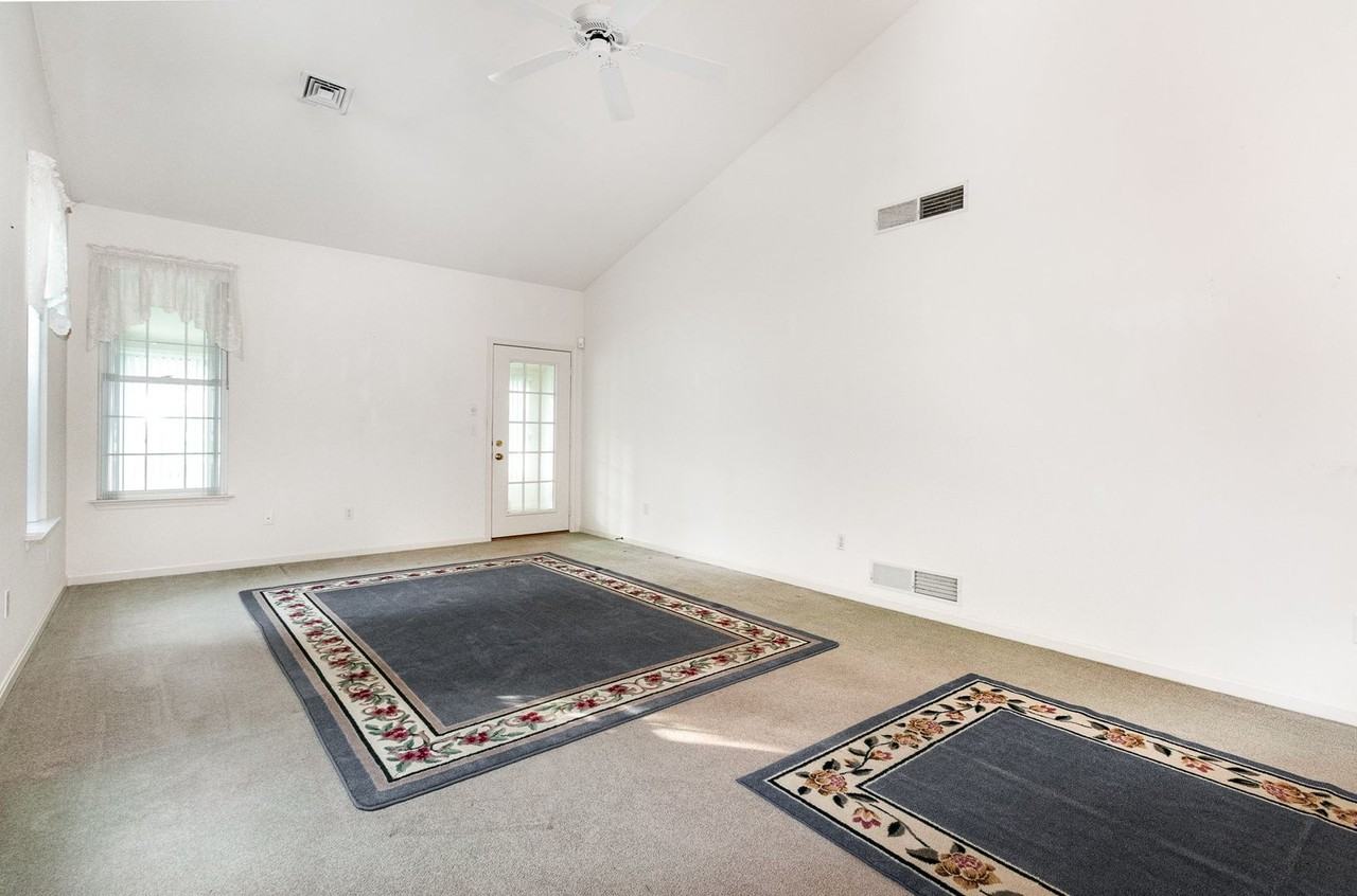 660 Springhouse Ln - Photo 6 of 26